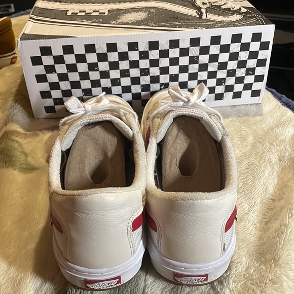 Vans - Picture 3 of 4